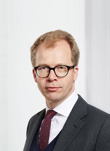 Portrait of Simon Kingston, leadership advisor at Russell Reynolds Associates