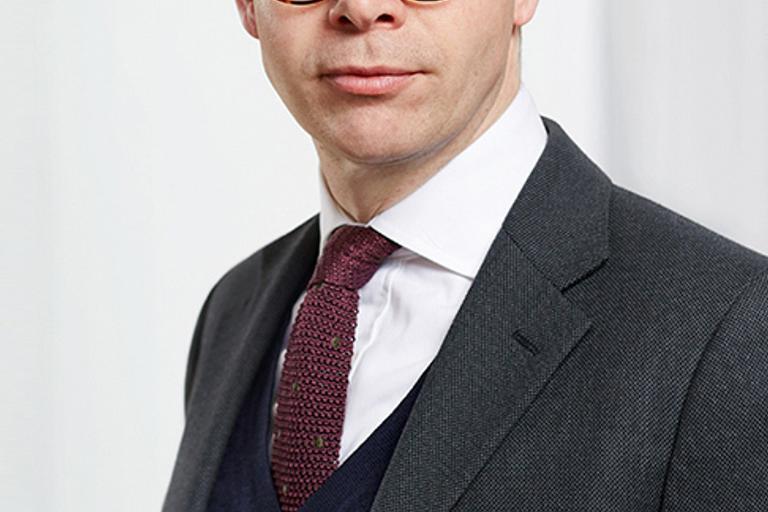 Portrait of Simon Kingston, leadership advisor at Russell Reynolds Associates