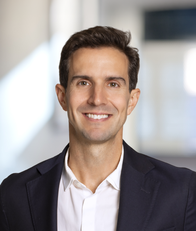 Portrait of Christopher Minora, leadership advisor at Russell Reynolds Associates