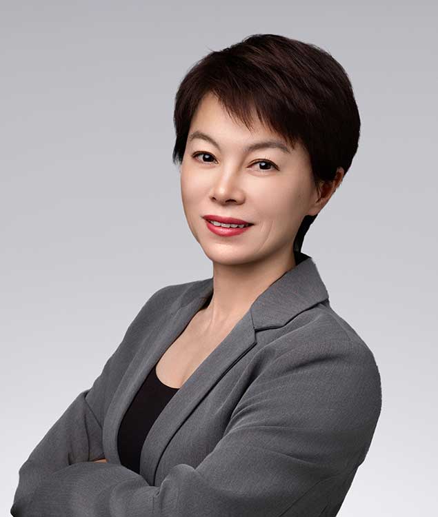 Portrait of Sandy Zhang, leadership advisor at Russell Reynolds Associates