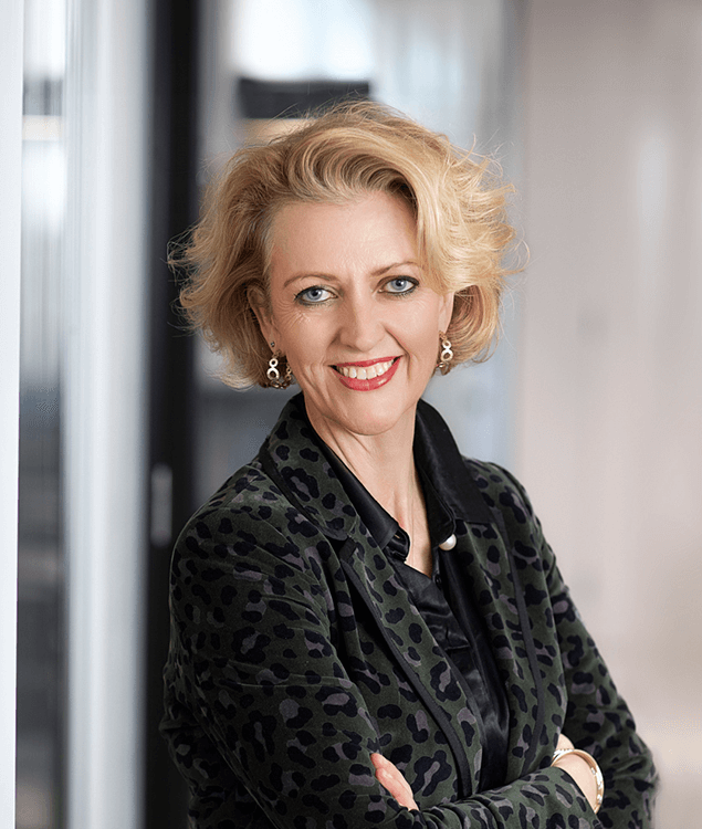 Portrait of Liz Cusack, leadership advisor at Russell Reynolds Associates