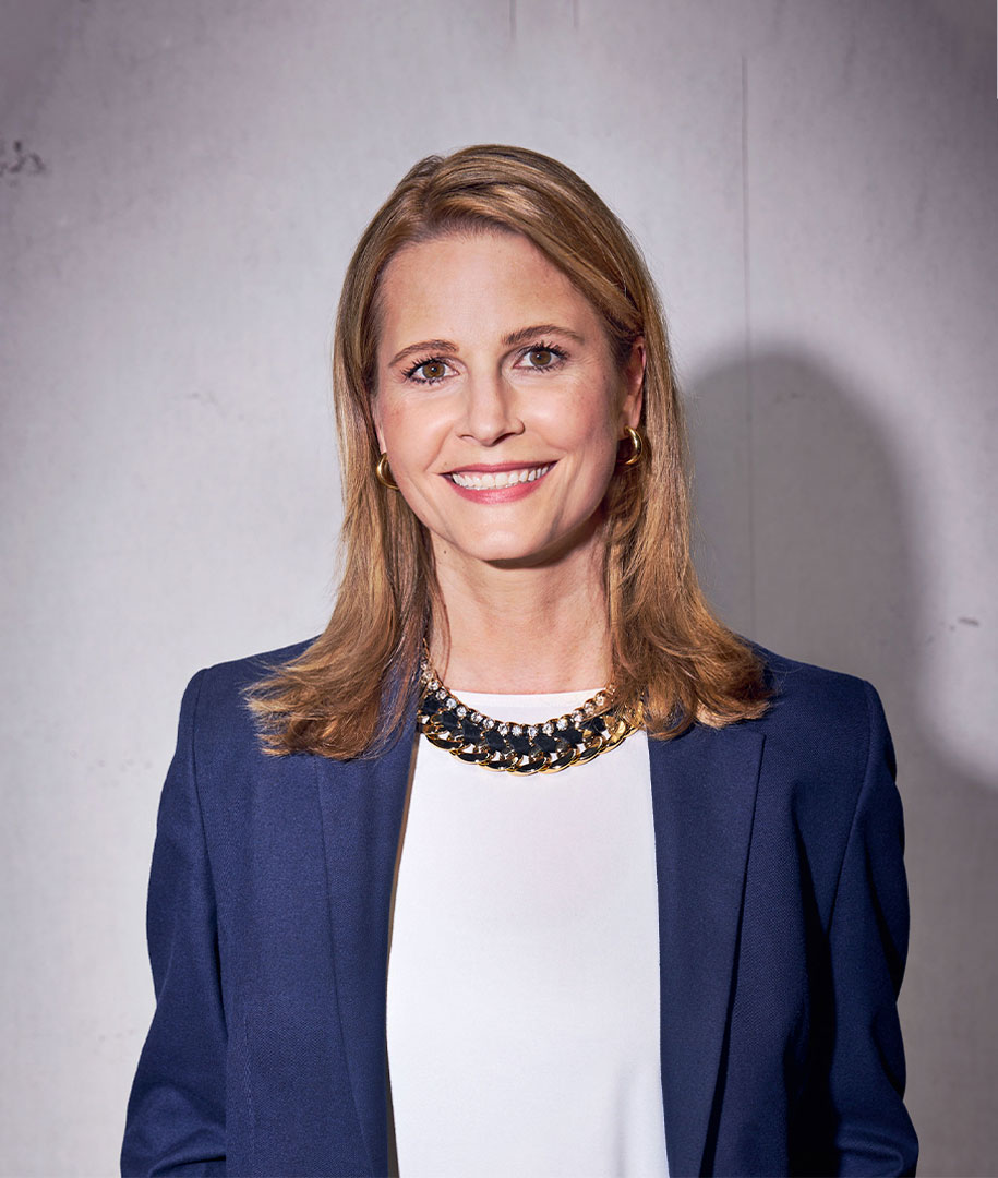 Portrait of Andrea Brych-Birkmeir- leadership advisor at Russell Reynolds Associates