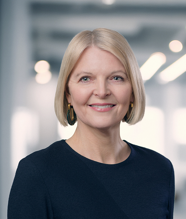 Portrait of Janina Johannsen, leadership advisor at Russell Reynolds Associates
