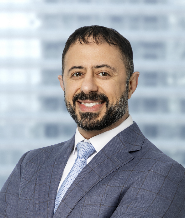 Portrait of Mehrdad Derayeh, leadership advisor at Russell Reynolds Associates